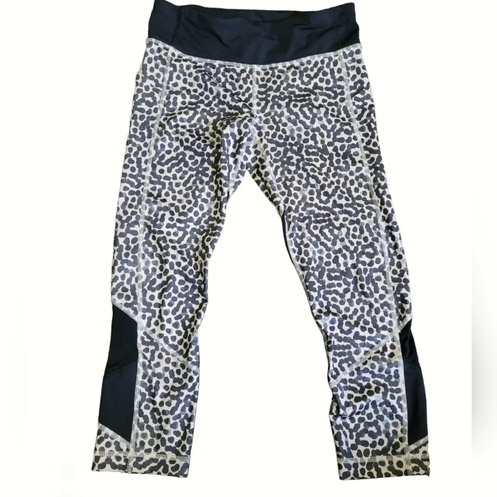 Lululemon black and tan cropped leopard cheetah animal print leggings